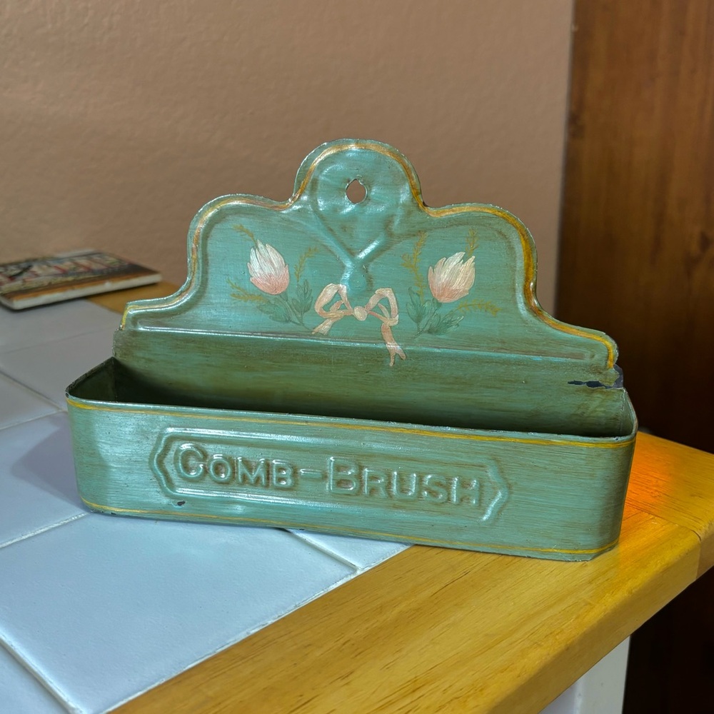 comb brush holder